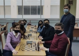 В праздничном шахматном турнире победила дружба