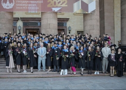 Вручение дипломов выпускникам 2022 года, окончившим обучение с отличием