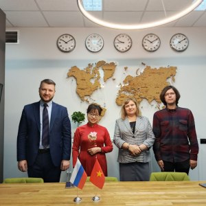 Визит экс-ректора Юридического института Вьетнамского национального университета в Ханое 10 октября 2025 г. 