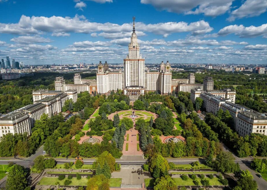 О заселении в общежития МГУ студентов 1 курса бакалавриата (бюджетная форма обучения)